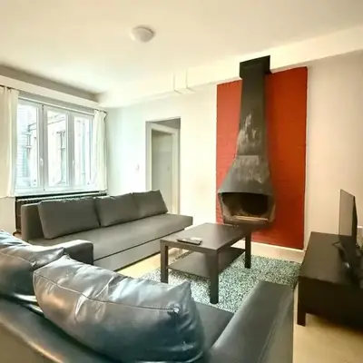 3 min to the Grand-Place 6 min to Manneken Pis & Sleeps 6