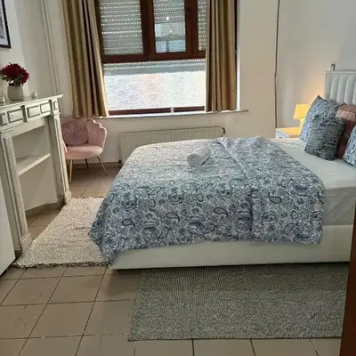 Chambres et appartement dans un immeuble