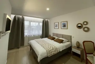 a bedroom with a bed and a window at Rooms Brussels Airport- 'The Good Place' in Zaventem