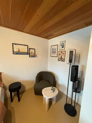 a living room with a chair and a table at Vakantiewoning - Camping Groenpark in Berlare