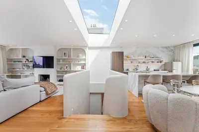 a living room with a white table and chairs at Ultra-luxe penthouse, 3 slpks, toplocatie in Antwerp