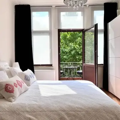 Chic Studio Heart of the City with Balcony