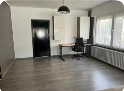 an empty office with a desk and a chair at Dar Laila in Vilvoorde
