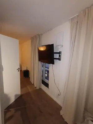 a room with a flat screen tv on the wall at Localização privilegiada in Brussels
