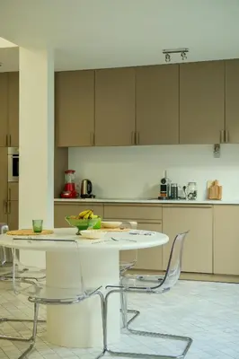 a kitchen with a table with a bowl of fruit on it at Maison Gustave in Ghent