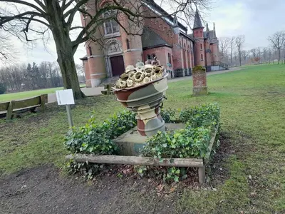 a sculpture in a park in front of a building at De Spetser in Merksplas
