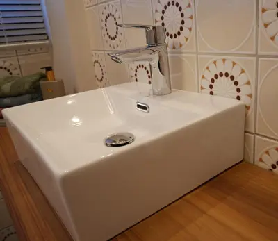 a white sink with a faucet on top of it at Parus major in Londerzeel