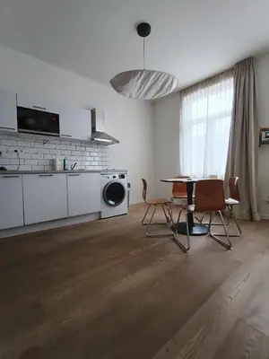 a kitchen and dining room with a table and chairs at Studio charmoso in Brussels