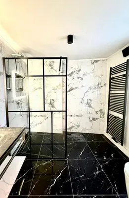 a bathroom with black and white marble walls at Grand Place Bourse Prestige in Brussels