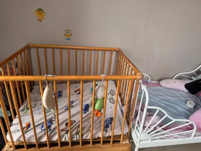 a crib in a room with a crib at Appartement in Brussels