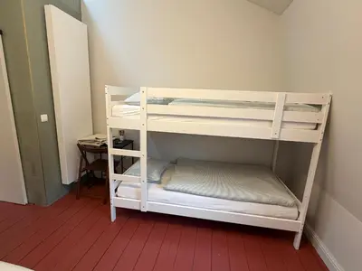 a room with two bunk beds in a room at Kaffee Changé in Ghent