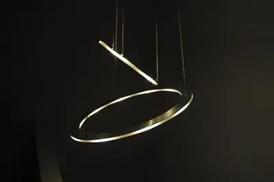 a metal sign hanging in a dark room at Bed & Breakfast De Kleine Magnolia in Tessenderlo