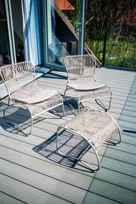 three wicker chairs sitting on a porch at Aquarand in Hofstade