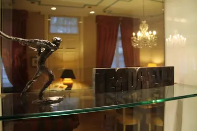 a metal sculpture on a glass table in a room at Hotel Ter Driezen in Turnhout
