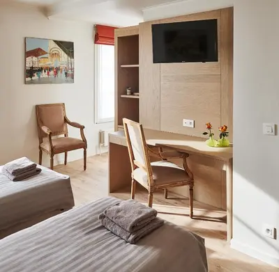 a hotel room with a desk and a bed and chairs at Hotel Royal Astrid in Aalst