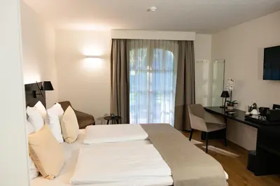 a hotel room with a bed and a desk at Corsendonk Hooge Heyde in Lichtaart