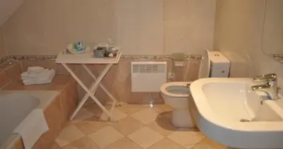 a bathroom with a sink and a toilet and a bath tub at Onsemhoeve in Dilbeek