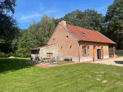a brick barn with a picnic table in a yard at Art Of Einstein in Diest