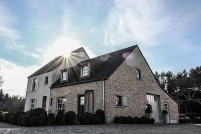 a brick house with the sun shining on it at B&B de ZIL in Herselt