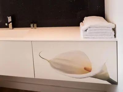 a bathroom with a large white flower on a shelf at Maison Willem Tell in Ghent