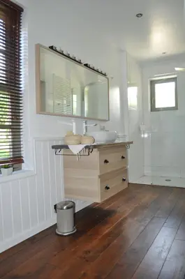 a bathroom with a sink and a mirror at B&B L'Eau Claire in La Hulpe
