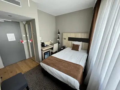 a hotel room with a bed and a desk at Best Western Hotel Royal Centre in Brussels