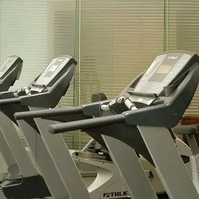 a row of treadmills in a gym at NH Brussels Grand Place Arenberg in Brussels