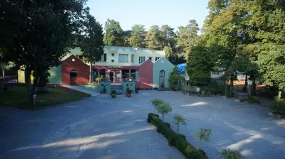 an aerial view of a house with a driveway at Hotel Fauwater in Kasterlee