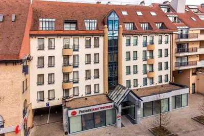 an apartment building in the middle of a city at Keizershof Hotel Aalst in Aalst