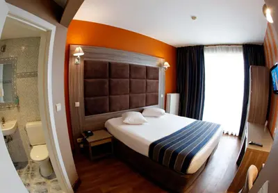a hotel room with a bed and a bathroom at Hotel Midi-Zuid in Brussels
