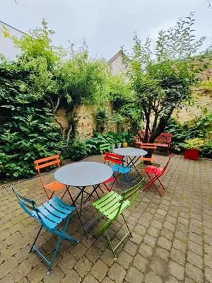 a group of tables and chairs sitting in a yard at Hotel Ladeuze in Leuven