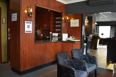 a waiting room with two chairs and a mirror at Hotel Royal Zelzate in Zelzate