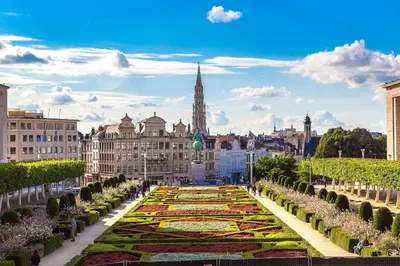 a view of a garden in a city with buildings at Yadoya Hotel in Brussels