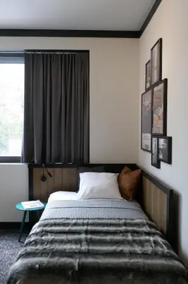 a bed in a room with a window and a bed sidx sidx sidx at Getaway Brussels Airport in Zaventem