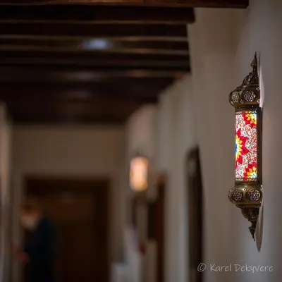 a stained glass light hanging from a wall at B&B Domein Rodin in Oud-Turnhout