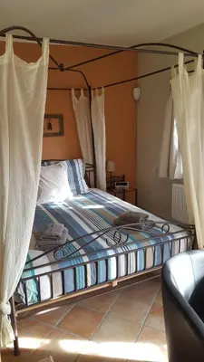 a bed with a canopy in a bedroom at B&B La Clé du Sud in Merelbeke