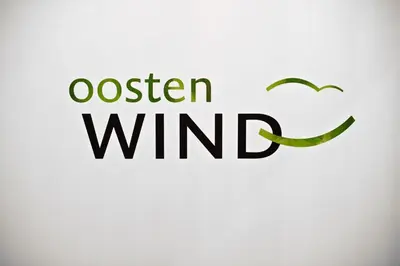 a sign with the words modern wind written in green at B&B Gielse Garden in Gierle