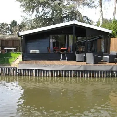 Modern waterfront chalet