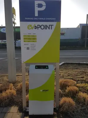 a sign for a parking only white charging station at Hotel Otus in Wetteren