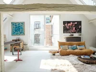 a living room with a couch and a table at Verne Dreams in Ghent