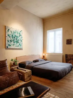 a bedroom with two beds and a couch at Verne Dreams in Ghent