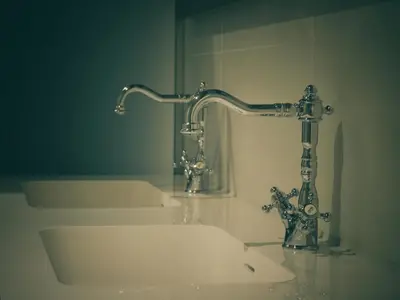 a bathroom sink with a silver faucet and a mirror at B&B Stillant in Gierle