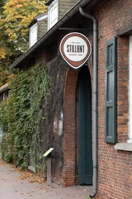 a sign on the side of a brick building at B&B Stillant in Gierle