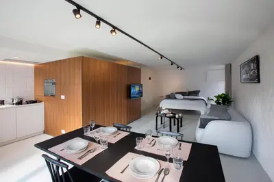 a room with a dining table and a bed at Snooz Ap Holiday & Business Flats in Ghent