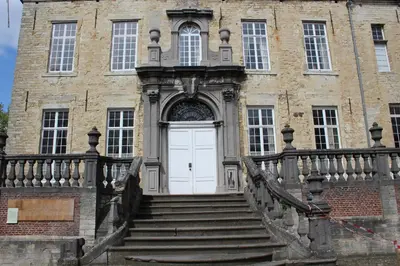 an entrance to an old building with a white door at Studio's Park - Heverlee in Leuven