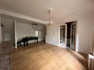 an empty living room with a grand piano at Brugman in Brussels