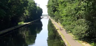 a view of a river with people walking along it at B&B Bon-Bon 'nuit' in Turnhout