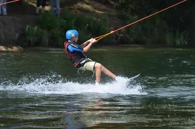 a person on water skis in the water at De Spreekkamer in Hoogstraten