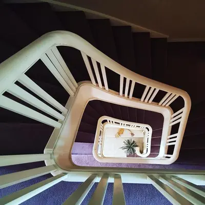 a spiral staircase with a chair with a plant on it at B&B 1 uit de 100 in Ghent