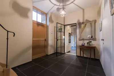 a hallway with a door and a mirror at Clayshoeve in Munte